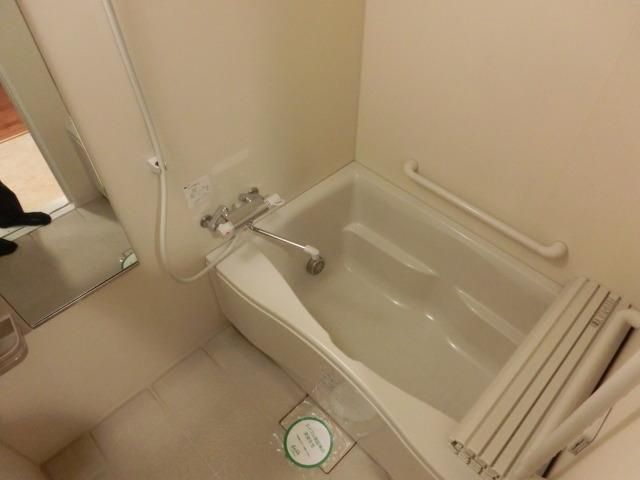 バス・シャワールーム　追い焚き完備のバスルーです