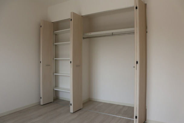 収納　ハンガーラック付きで楽々収納♪