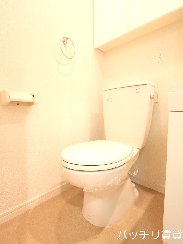 トイレ　別号室タイプの為、現状を優先致します。