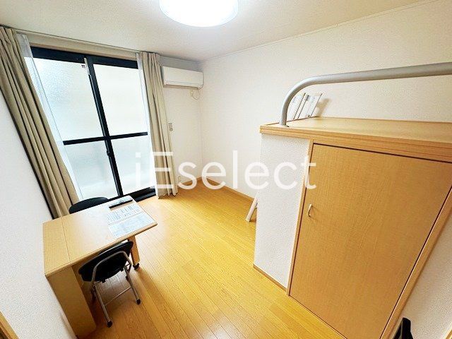 居室・リビング　家具家電付きで楽々、入居できます♪