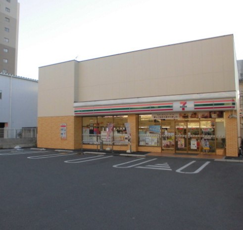 コンビニ　セブンイレブン 足立江北1丁目店（コンビニ）まで245m