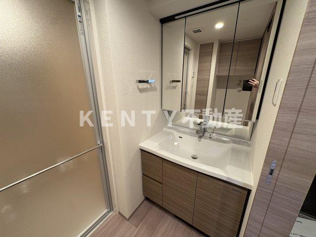 洗面設備　ゆったりとスペースのある洗面所