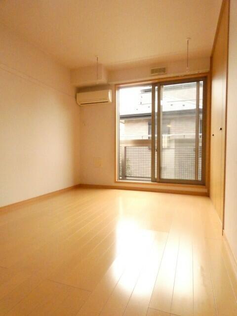 居室・リビング　広々とした洋室です