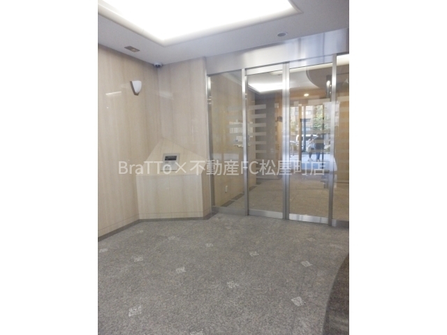 エントランス　マンション共用部分（オートロック付き）