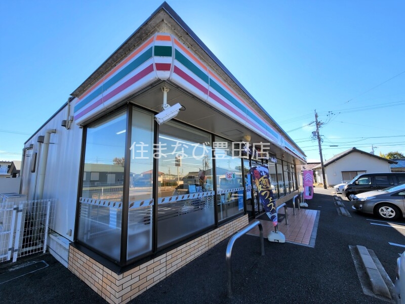 コンビニ　セブンイレブン豊田市本新町店（コンビニ）まで675m