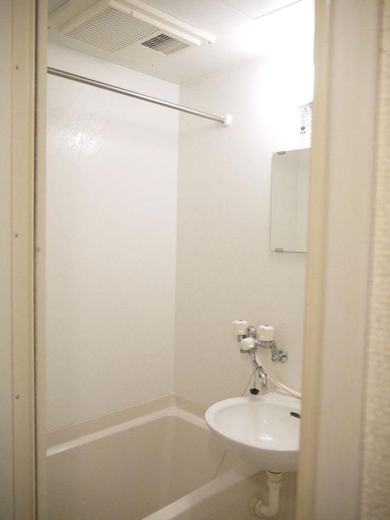 バス・シャワールーム　雨の日にも便利な浴室乾燥機付き