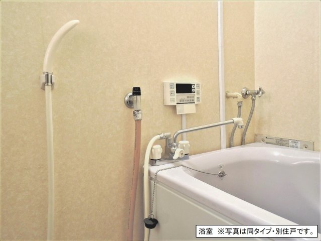 バス・シャワールーム　追い焚き付きのバスルームです♪