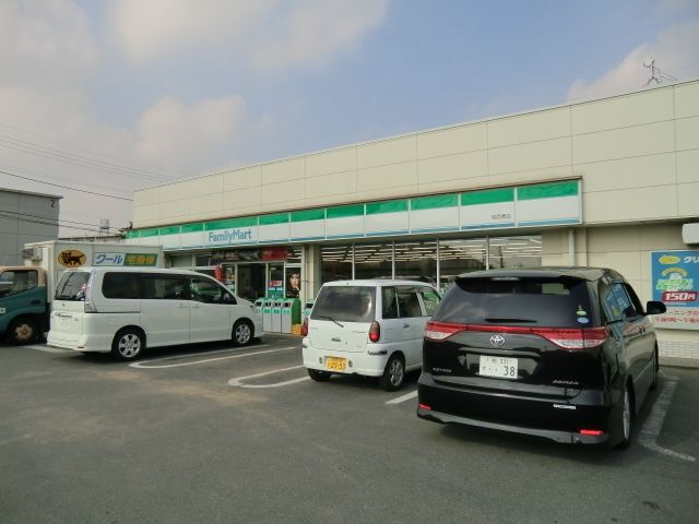 コンビニ　ファミリーマート（コンビニ）まで665m