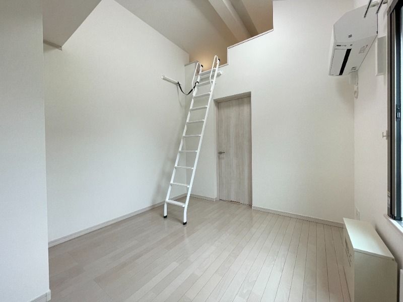 居室・リビング　☆明るい洋室☆