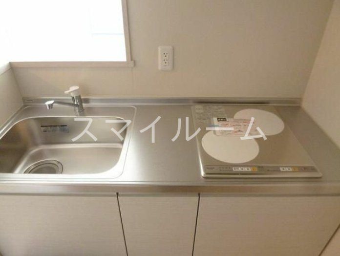 キッチン　別部屋参考写真となります。