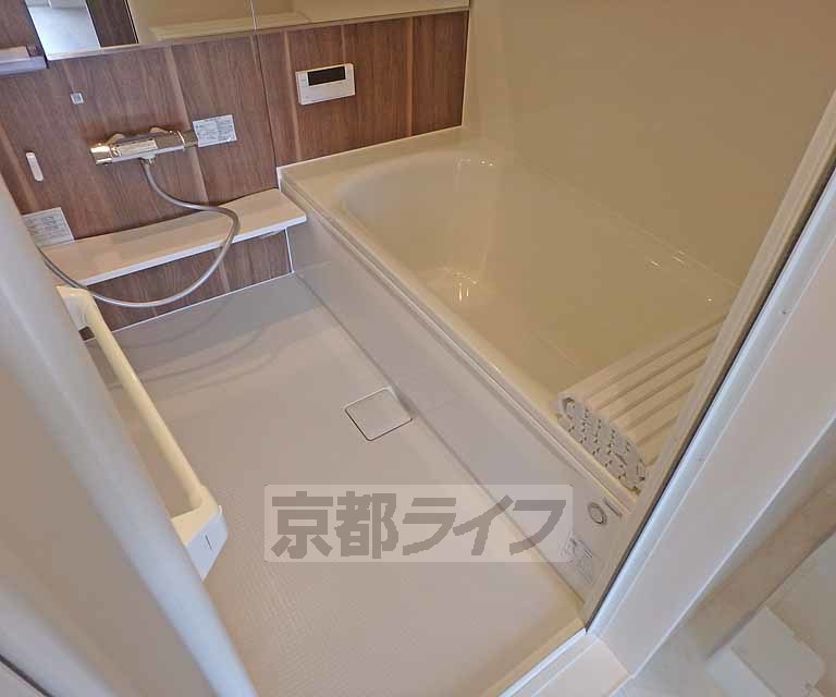 バス・シャワールーム　１坪タイプのゆったりとした浴室です。