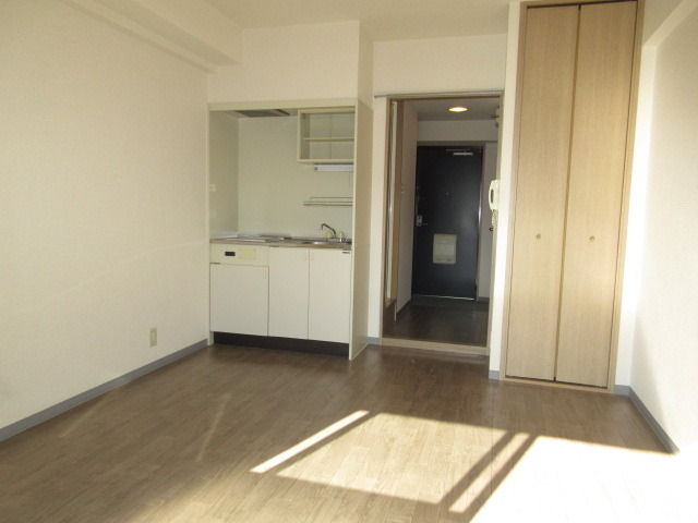 居室・リビング　日当たり良好で明るいお部屋です。