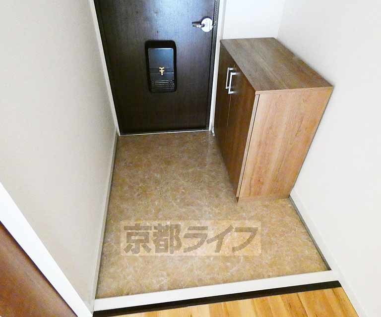 玄関　シューズボックス付きの玄関になります。