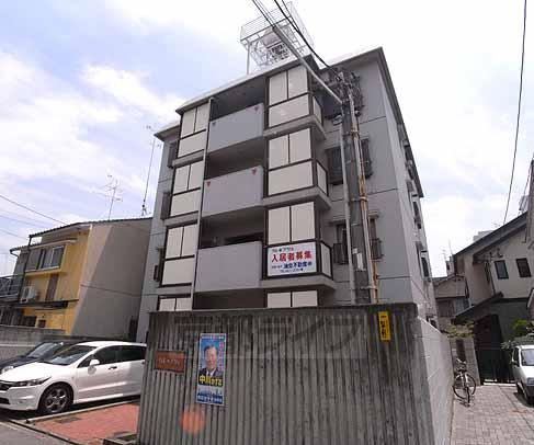 建物外観　地下鉄・京阪両方使える立地にたつマンションです。