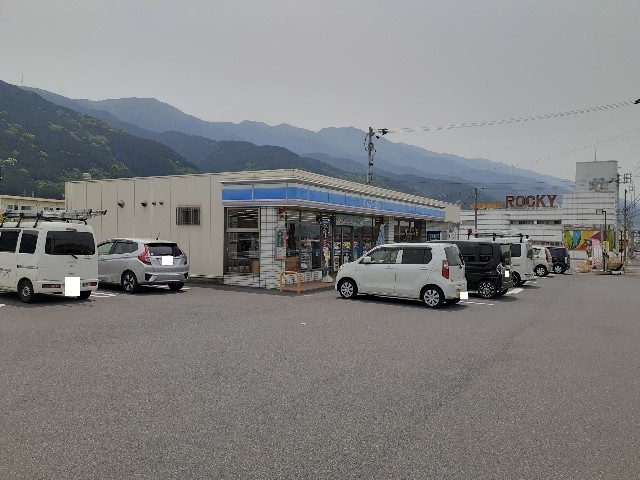 その他　ローソン四国中央寒川町宮ノ前店まで600m