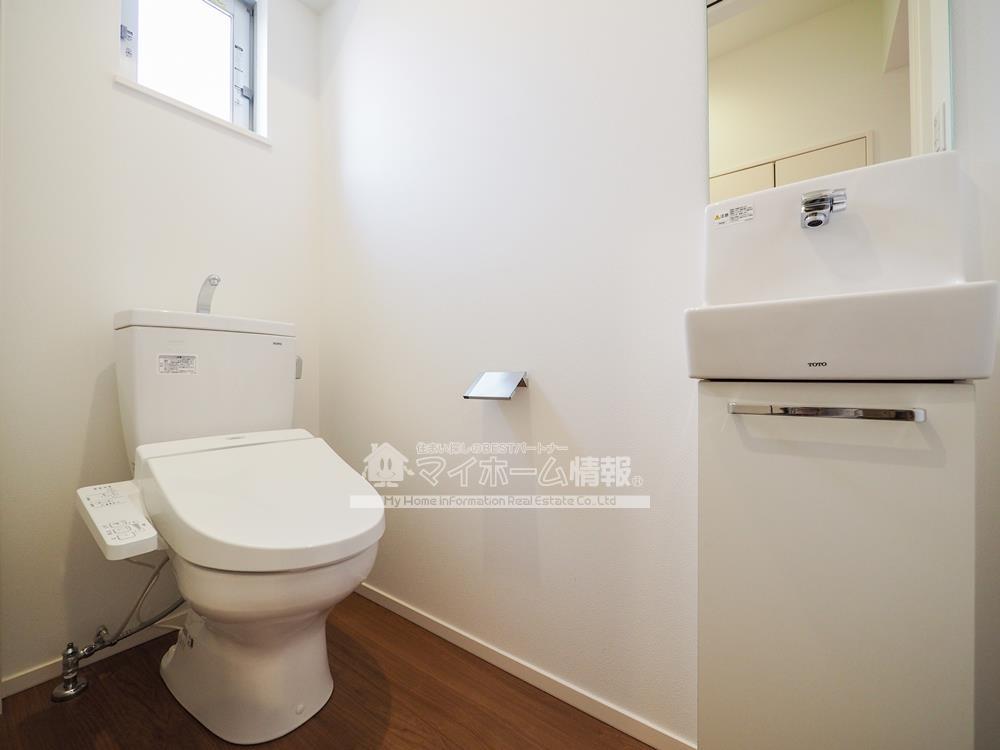 トイレ　トイレにも手洗い場を設けました