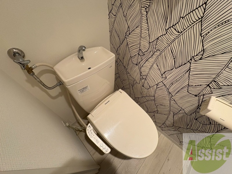 トイレ　シャワートイレになっているので快適です！