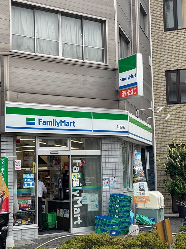 コンビニ　ファミリーマート 入谷店（コンビニ）まで526m