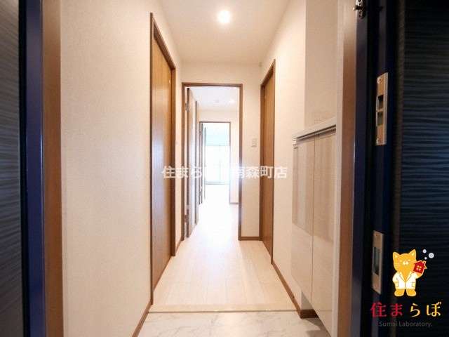 玄関　「気になったら、LINEで気軽に相談できますよ。」