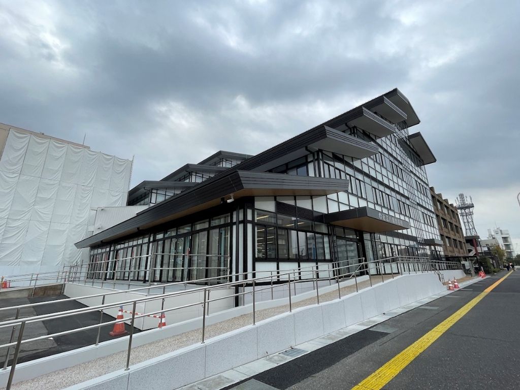 役所　近江八幡市役所（役所）まで420m