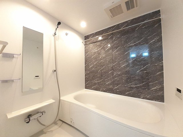 バス・シャワールーム　コンパクトで使いやすいお風呂です