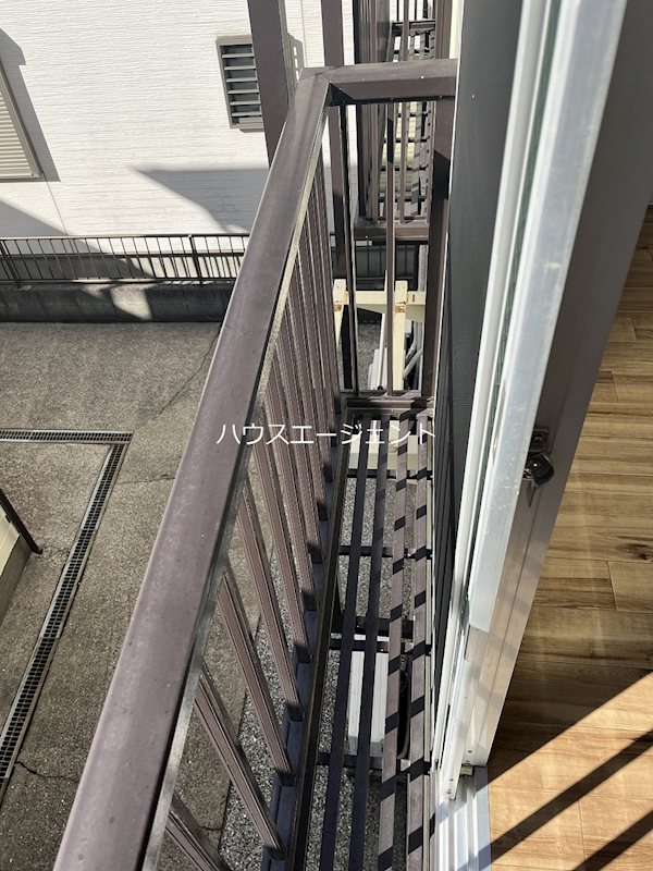 バルコニー　ベランダ部分あり。