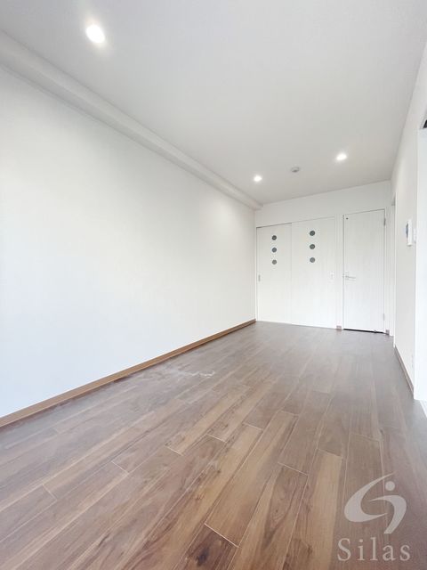 居室・リビング　反転