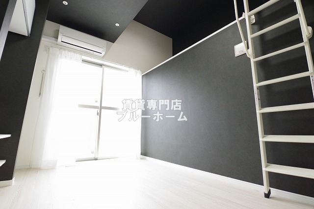 居室・リビング　5.9帖の明るい洋室！