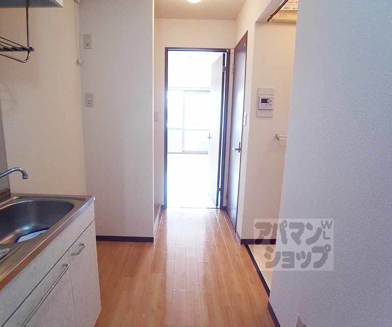 その他部屋・スペース　玄関からの廊下です。