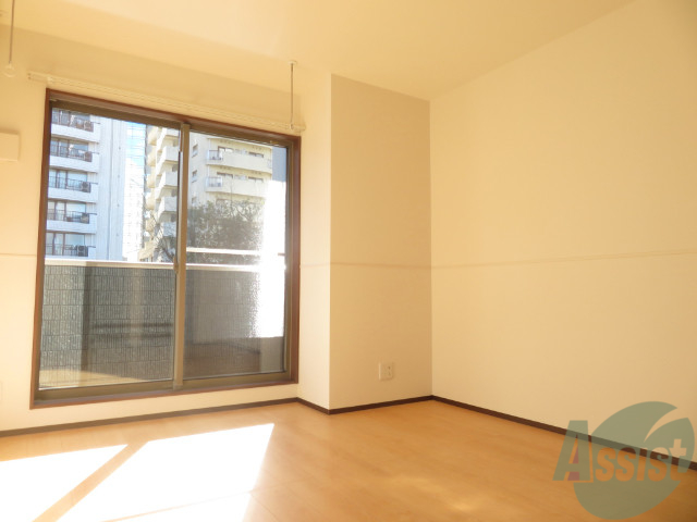 居室・リビング　こちらはリビングです。明るくていいですね。