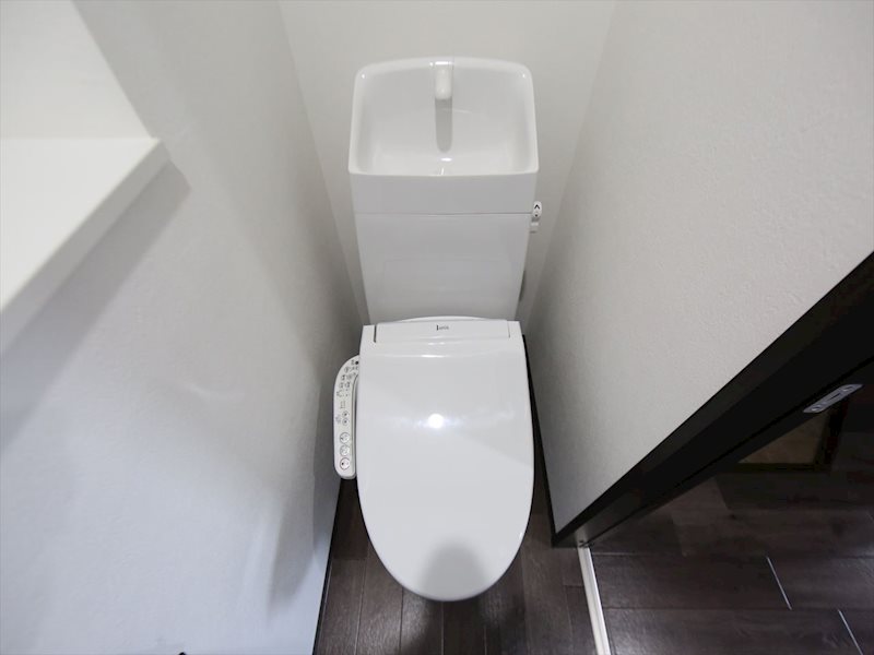 トイレ　温水洗浄暖房便座付トイレ