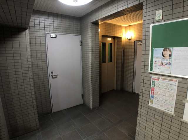 ロビー　アートイン巣鴨