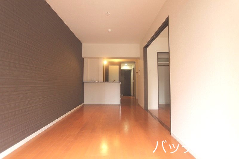 居室・リビング　別号室タイプの為、現状を優先致します。