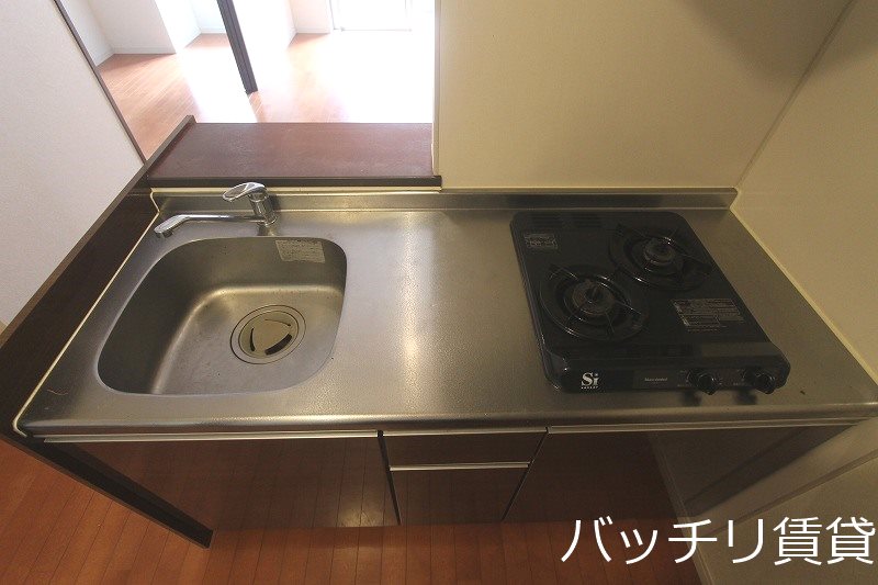 キッチン　別号室タイプの為、現状を優先致します。