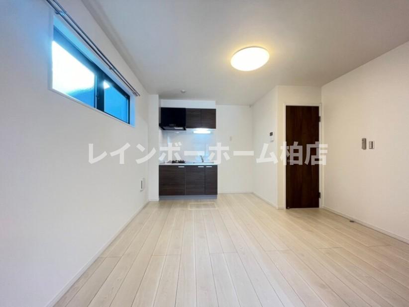 居室・リビング　こちらの居間で趣味の時間をお楽しみください