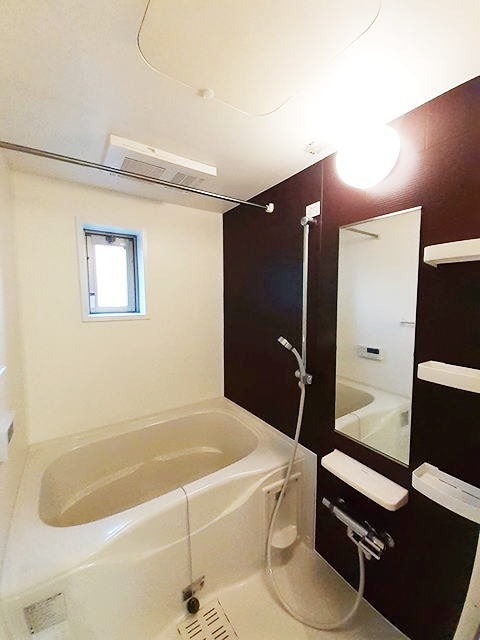 バス・シャワールーム　追い焚き・浴室乾燥機能付きです。