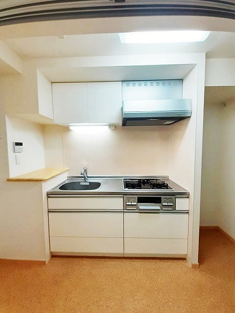 キッチン　3口コンロ付きシステムキッチンです。