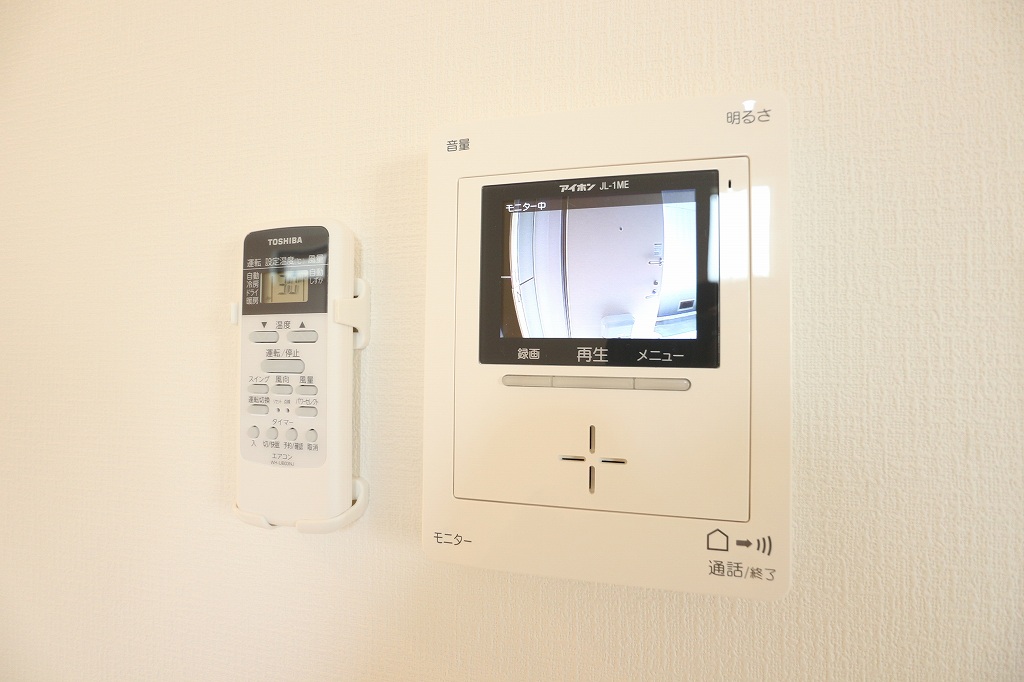 セキュリティ　モニターホンで来客の確認ができます。