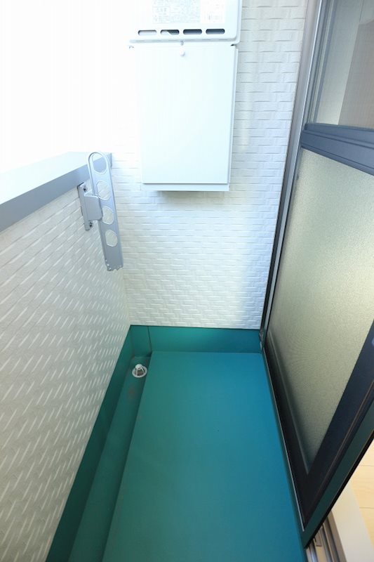 バルコニー　洗濯物干しはバルコニーとリビングにも設置できます。