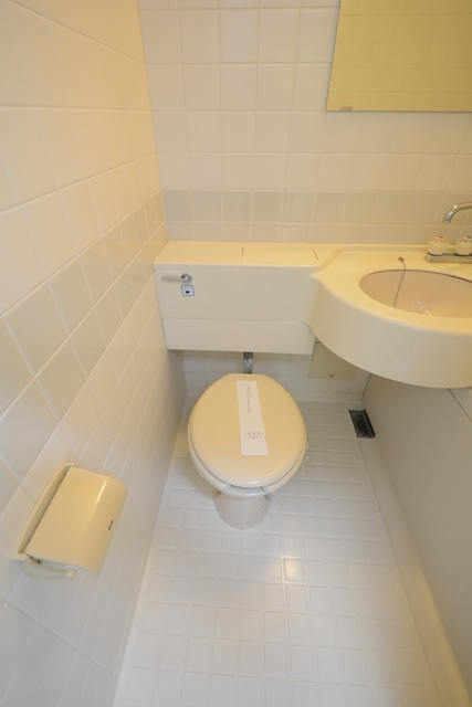 トイレ　シンプルで掃除のしやすいトイレです！