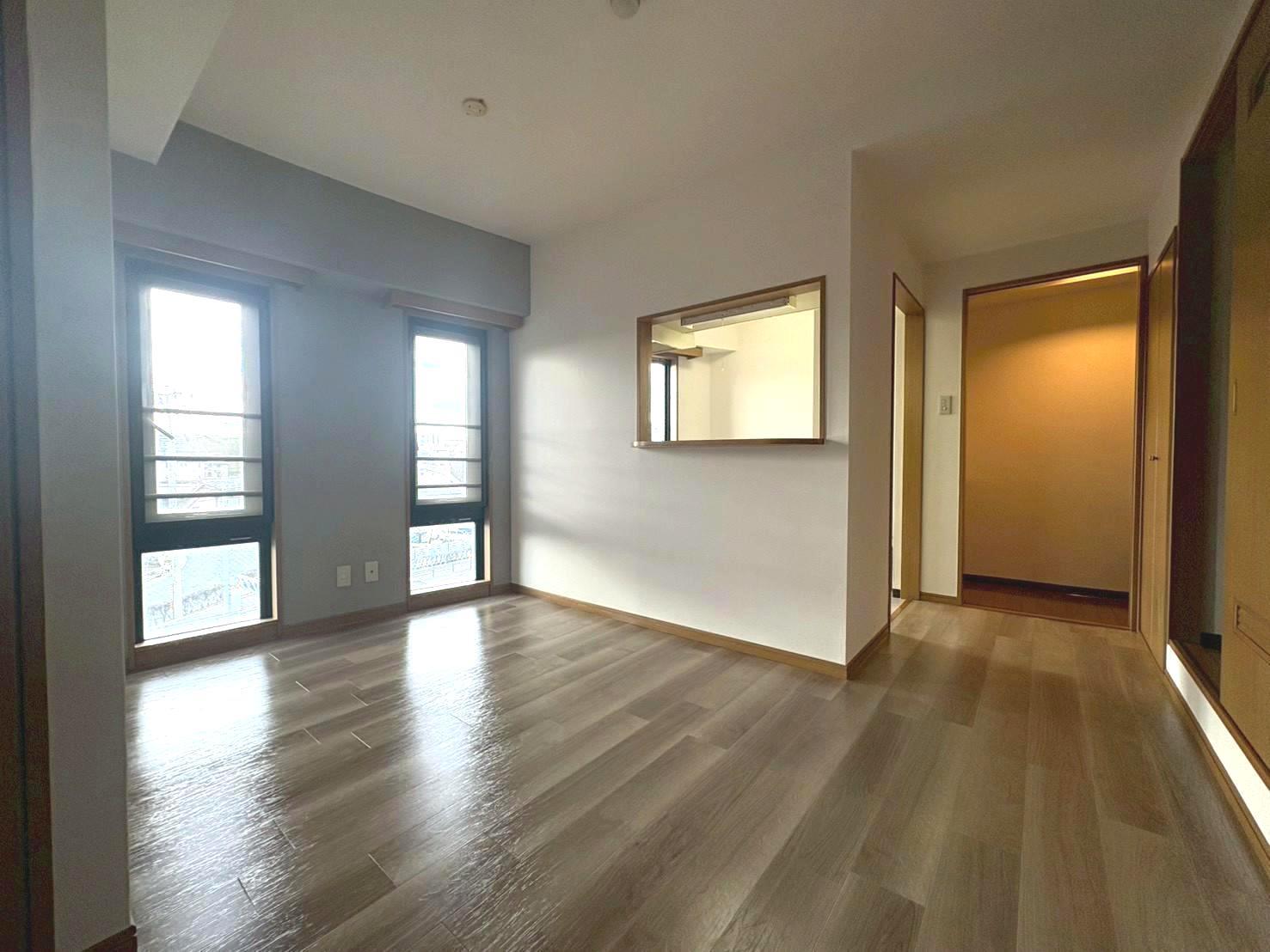 居室・リビング　カウンターキッチン採用のLDKです