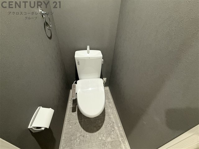 トイレ　温水洗浄便座付きのトイレです♪