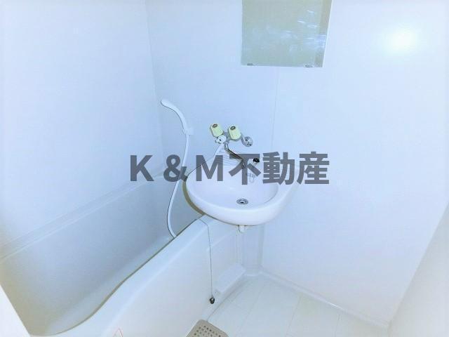 バス・シャワールーム　コンパクトで使いやすいお風呂です