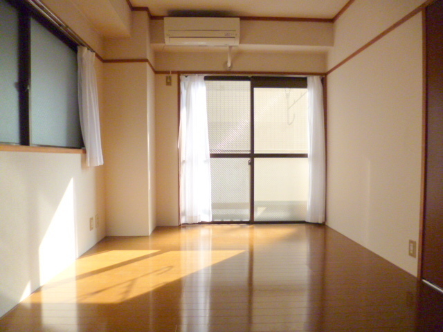 その他部屋・スペース　★南向きで陽当り良好です♪　★独立角部屋です♪