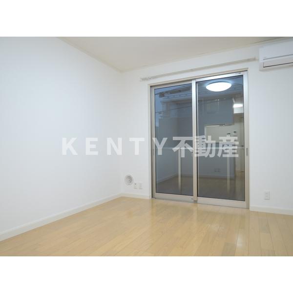 居室・リビング　こちらの居間で趣味の時間をお楽しみください