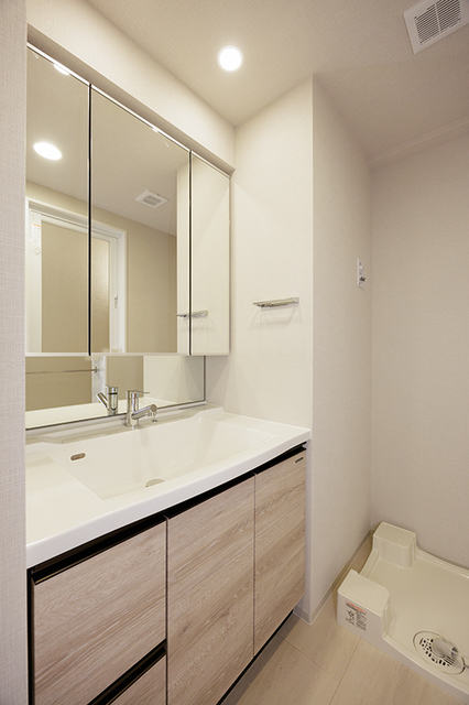 洗面設備　※写真は同タイプ住戸です。