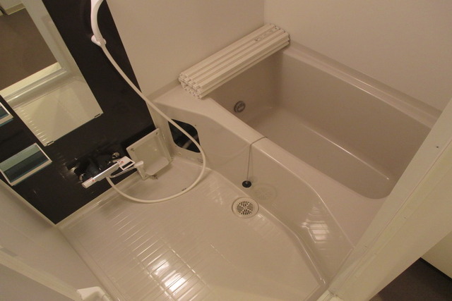 バス・シャワールーム　綺麗なお風呂でリラックスバスタイム。