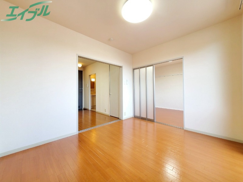 居室・リビング　同物件別室画像