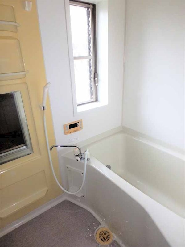 バス・シャワールーム　浴室乾燥付きで雨の日でも洗濯物が干せます☆