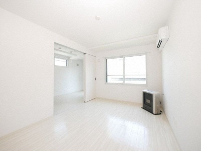 居室・リビング　退去予定につき反転タイプの画像です。